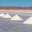 Chile fue desplazado por China al tercer puesto entre los mayores productores mundiales de litio, según las estimaciones de producción minera del metal para 2025 del Servicio Geológico de Estados Unidos (USGS, por sus siglas en inglés).