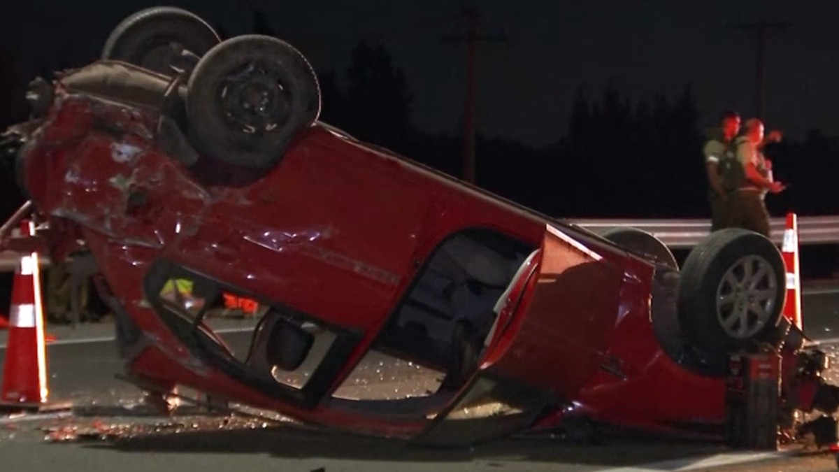 Hombre muere tras volcar y salir eyectado de su auto en el Acceso Sur: Se investiga conducción bajo los efectos del alcohol