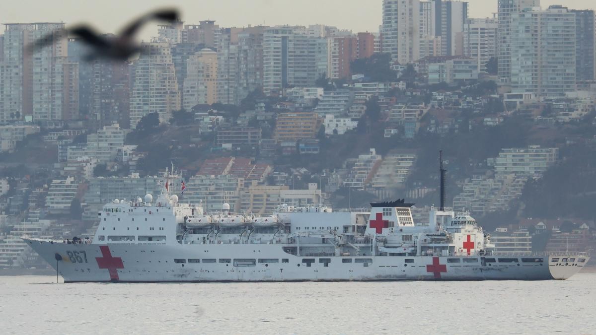'Arca de la Ruta de la Seda': ¿Por qué el buque hospital chino que está en Valparaíso no puede funcionar?
