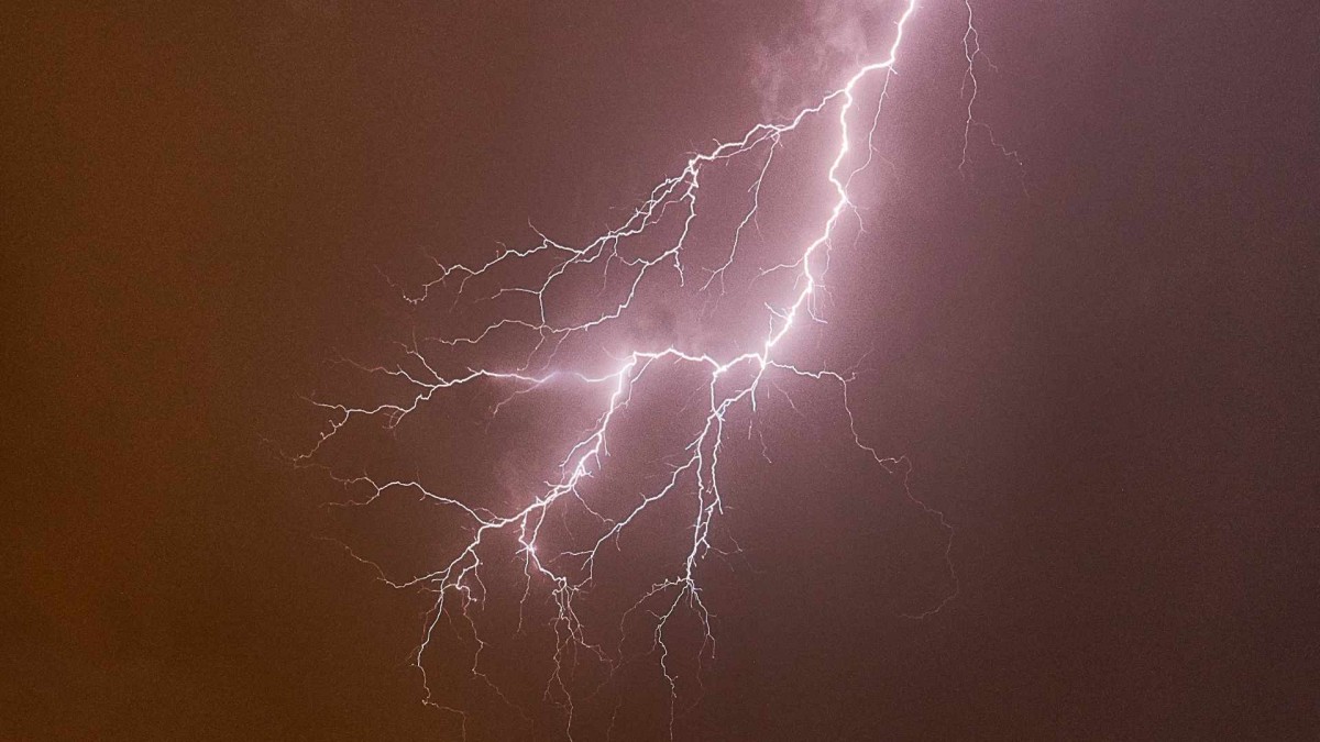 Meteorología actualiza aviso por 'probables tormentas eléctricas' para zonas de siete regiones del país