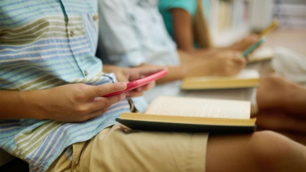 Ley de uso de celulares en colegios: ¿Qué pasa si un estudiante lleva un dispositivo a clases?