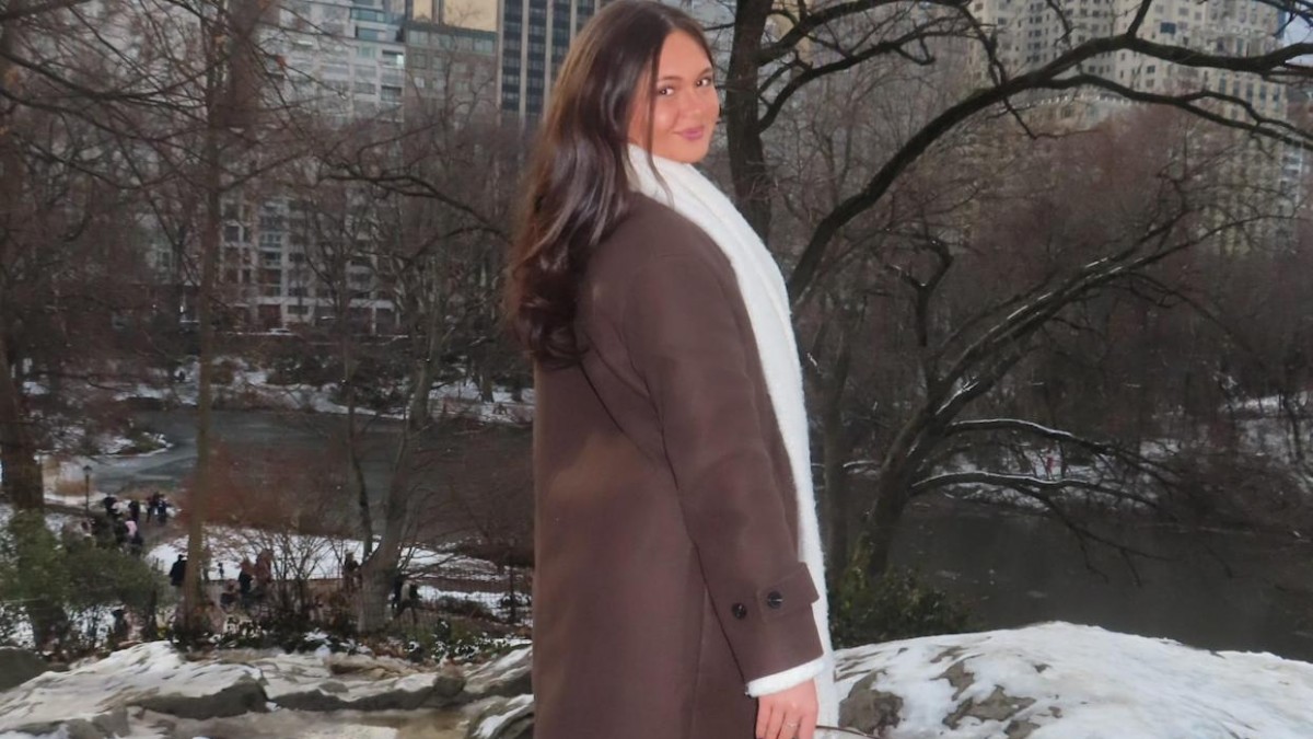 Joven sufrió dolores en el abdomen por meses y pensaban que eran quistes: Fue diagnosticada con cáncer de colon