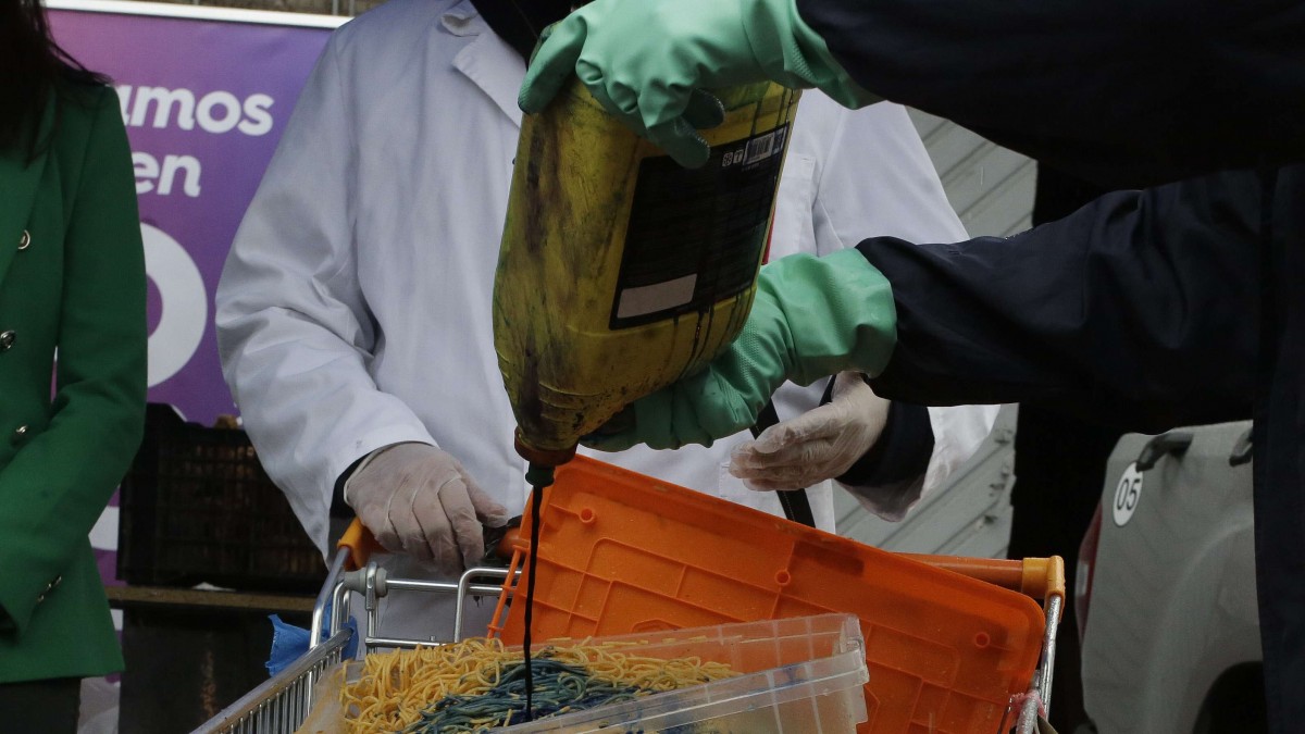 Incluirá clasificación de 'riesgo alto': Así será la nueva norma con la que se busca regular la venta de comida en la calle