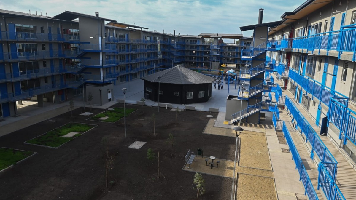 Con ventanales termopanel y envolvente térmica: Así son los departamentos que el Minvu entregó en Estación Central