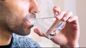 ¿Beber agua tibia ayuda a bajar de peso?: Esto dicen los expertos sobre curiosa recomendación de redes sociales