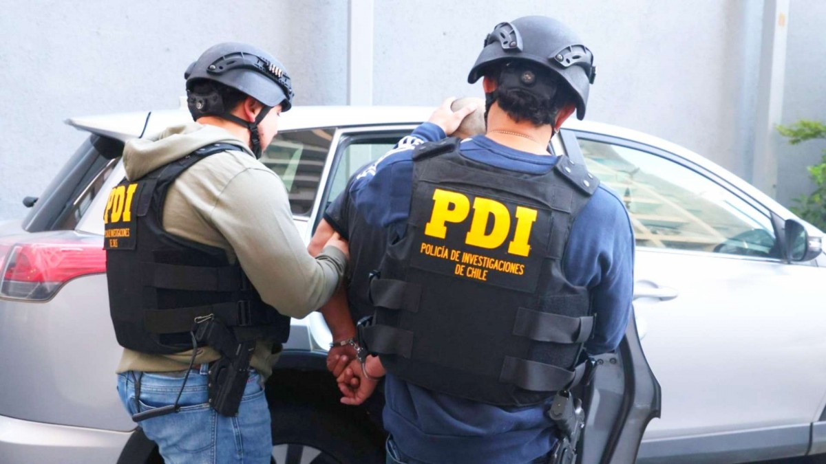 Regresaba a casa junto a su familia cuando le dispararon: Detienen a conductor por crimen de mujer de 50 años en Lo Espejo