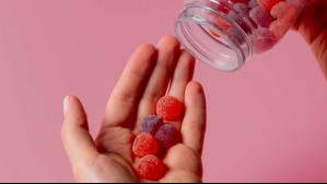 'Nada que parezca un dulce debería ser un medicamento': Neuróloga explica los riesgos de las gomitas de melatonina en niños