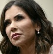 Donald Trump, anunció este jueves la salida de Kristi Noem, como secretaria de Seguridad Nacional. Conoce todos los detalles de la salida de la exfuncionaria que en 2025 sufrió un robo en manos de un chileno.