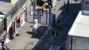 Toldos azules en Barrio Meiggs: Así siguen instalándose los ambulantes pese a la intervención en la zona