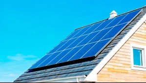 Instaló paneles solares en su casa y ahorra en su cuenta de luz $145.000 mensuales: ¿Cómo lo hizo y cuánto invirtió?