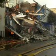 La mañana de este sábado un incendio de grandes proporciones se desató en locales comerciales ubicados en pleno centro de Concepción. Bomberos ya ha despachado 12 carros a la emergencia. ¡Detalles!
