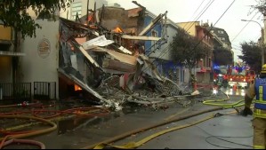 Incendio consumió locales comerciales en el centro de Concepción: Estructura del edificio colapsó por la intensidad del fuego