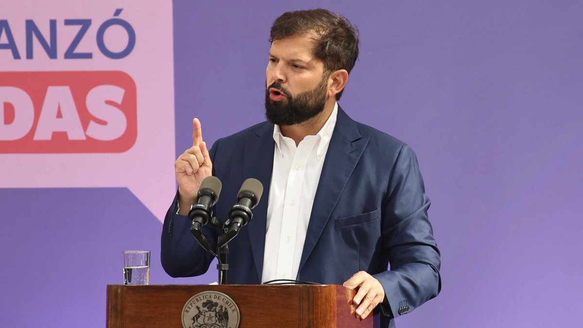 Presidente Boric conmemora el 8M valorando el rol de las dueñas de casa: '¡Han sostenido este país!'