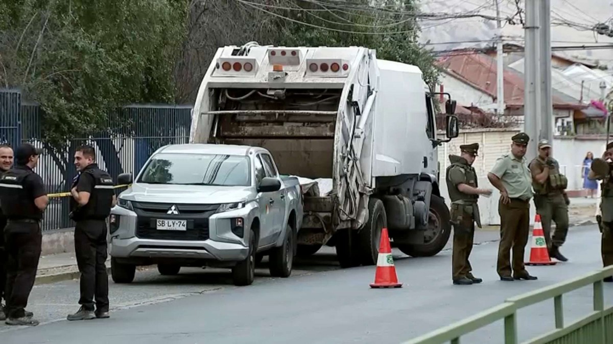 Encuentran cadáver dentro de caja de cartón en camión de basura en Quinta Normal