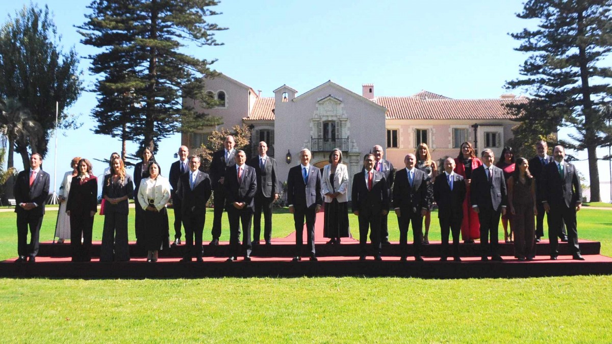 Nuevo Gobierno se toma tradicional foto oficial en Cerro Castillo