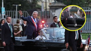 Detienen a mujer que lanzó lata durante el trayecto del Presidente Kast a La Moneda en el Ford Galaxie