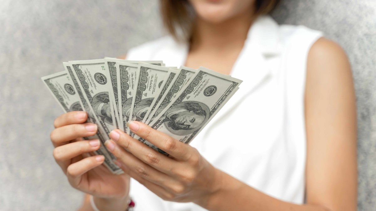 Pensó que era una emergencia cuando su esposa le dijo que 'no podía respirar': En realidad había ganado millonario premio