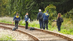Policías realizan labores en vía férrea donde atacaron a carabinero: Cierran perímetro y buscan pistas con drones