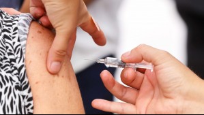 Ofertas laborales: Buscan 200 enfermeras y TENS para vacunar a trabajadores contra la influenza en todo Chile