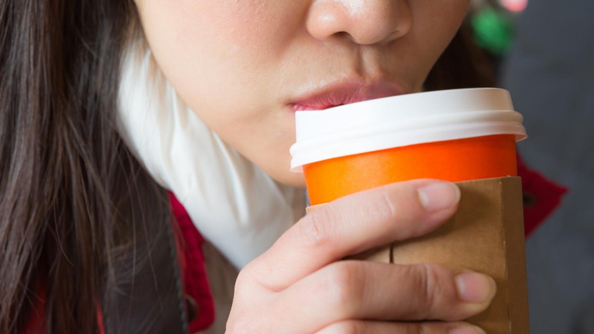 Compró un café en una bencinera y terminó con quemaduras: La justicia ordenó pagar una gran indemnización