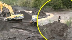 Lluvias provocan deslizamiento de tierra y corte de ruta en Puerto Varas: Máquinas trabajan en el lugar