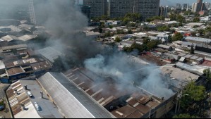Lo echaron de la pieza que arrendaba por 'mal comportamiento' e incendió la casa donde vivía en Santiago