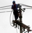 La medida responde a trabajos en el cableado de la red eléctrica. Revisa los detalles sobre la hora y lugar en que se interrumpirá el suministro este lunes en la Región Metropolitana.