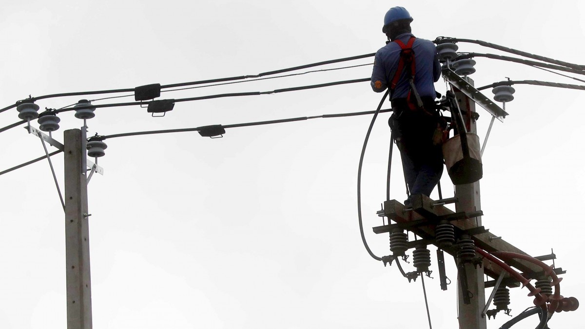 Cortes de luz afectarán a 7 comunas este lunes en la Región Metropolitana
