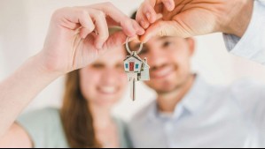 Sueño de la casa propia: ¿Cuántos años de sueldo necesita una persona para pagar un crédito hipotecario en Chile?