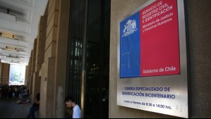 Argentina con más de 30 años en Chile acusa que fue despedida por tener el carnet vencido: No ha podido renovarlo