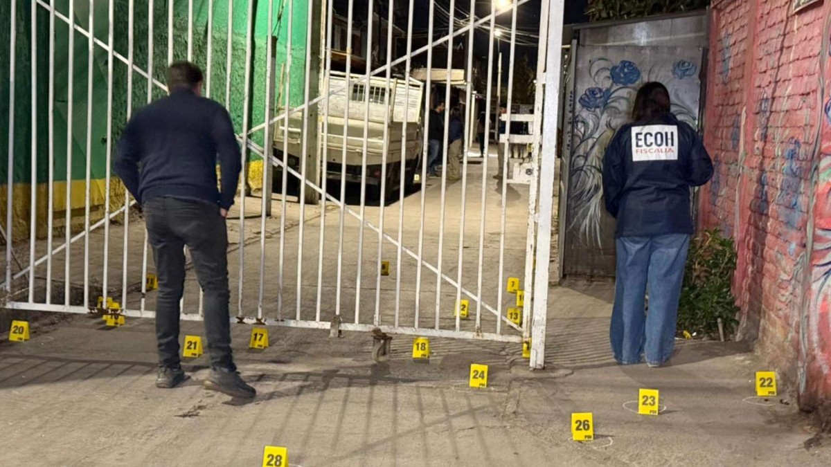Posible enfrentamiento de bandas rivales en Puente Alto dejó un hombre fallecido: Se levantaron más de 50 vainillas