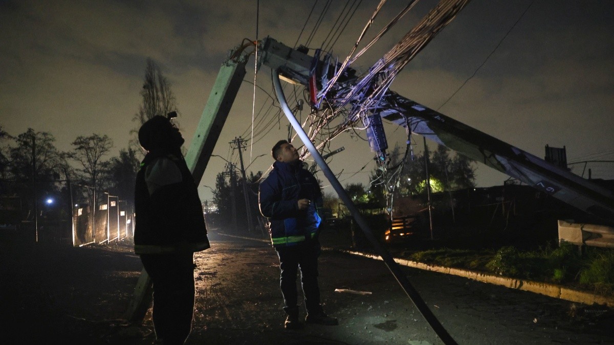 11 comunas sin suministro eléctrico: Revisa los sectores afectados por corte de luz de hasta ocho horas para este martes en la RM