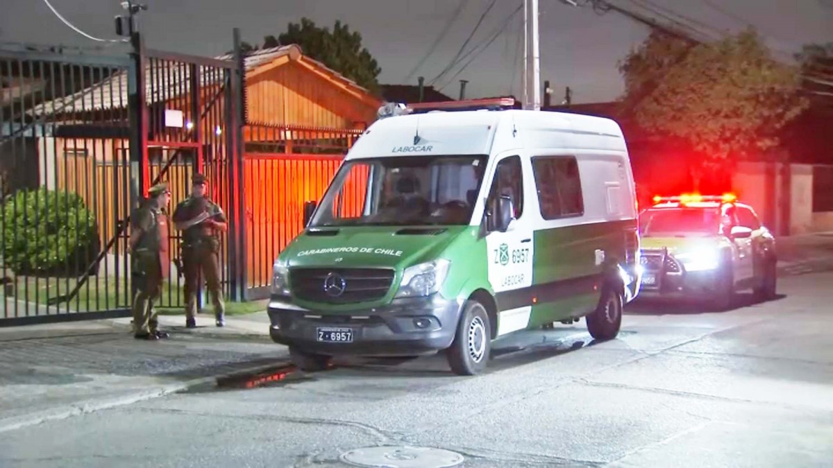 Padre salva a su hija de dos años en portonazo en Pudahuel: Está grave tras ser golpeado con un martillo y apuñalado