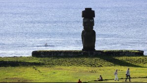Es el primero en la historia: Descubren un nuevo moái en un lago seco de Isla de Pascua
