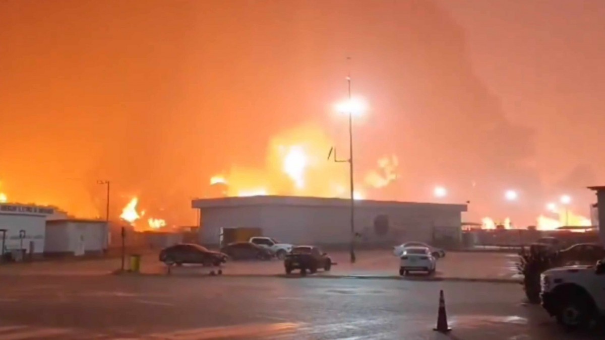 Tragedia en México: Al menos cinco muertos deja gigantesco incendio en refinería de Pemex