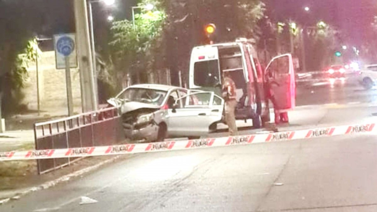 Conductor choca con valla de contención tras ser apuñalado por su acompañante en Pedro Aguirre Cerda