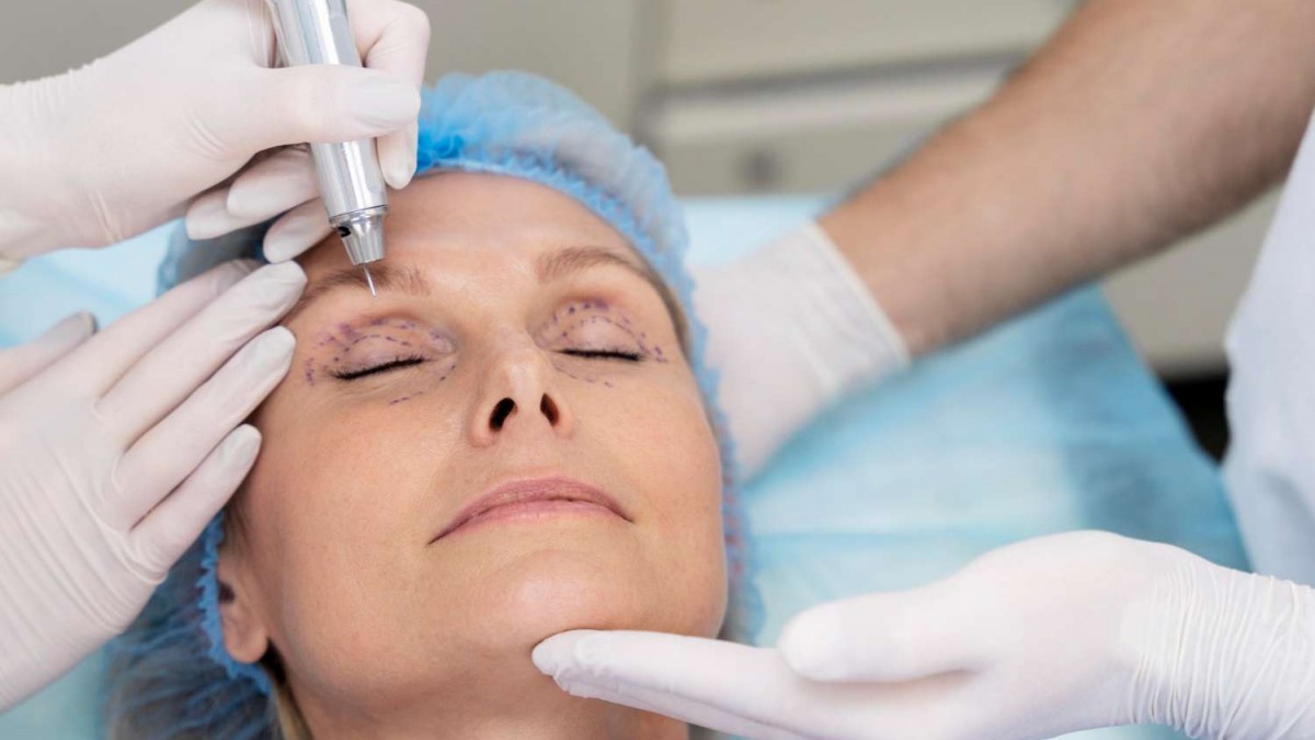 Fue a realizarse un procedimiento estético y terminó ciega de un ojo: Médico argentino fue condenado