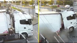 Video muestra momento exacto en que camión provoca gran socavón en Renca