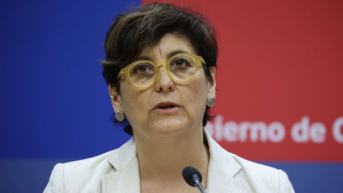 Contraloría confirma intervención de asesor en atención de la madre de la exministra Aguilera en Hospital del Salvador