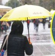 Un sistema frontal se encuentra afectando a la zona centro-sur del país, y se espera que durante la jornada alcance a la Región Metropolitana, dejando lluvias, vientos y tormentas eléctricas en algunas comunas. Revisa los detalles.