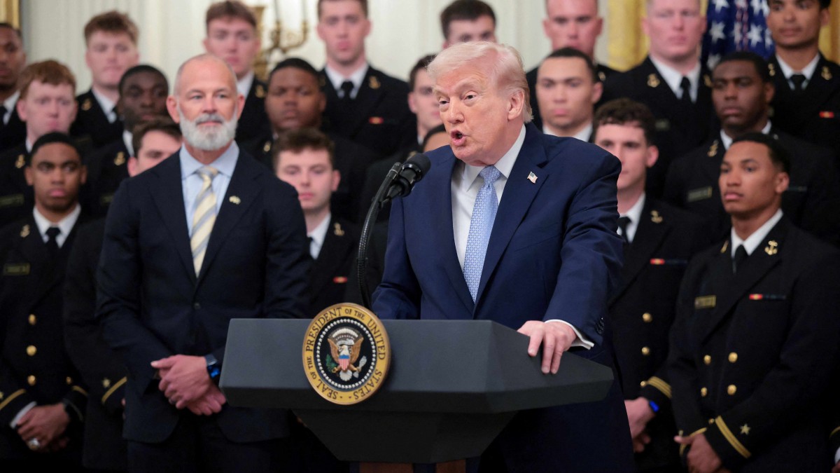 Trump llama 'cobardes' a aliados de la OTAN por negarse a apoyar operación militar en el estrecho de Ormuz