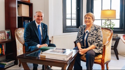 Presidente José Antonio Kast recibe a Michelle Bachelet en La Moneda