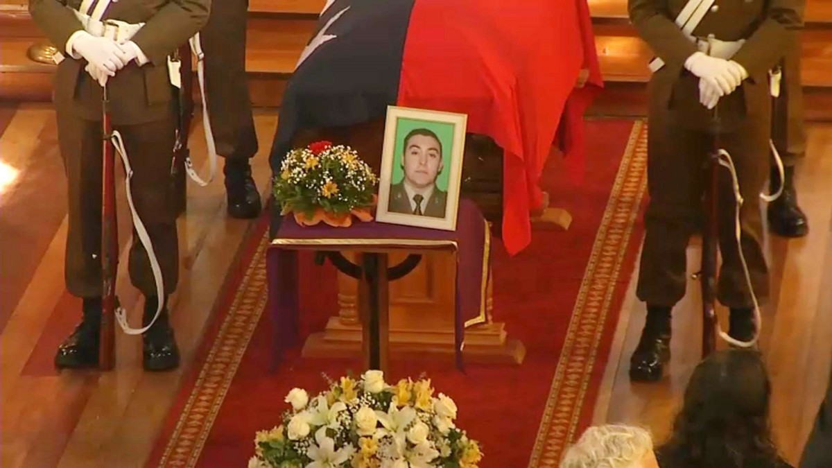 Continúa velatorio de carabinero asesinado en Puerto Varas: Funeral de sargento Javier Figueroa será este sábado