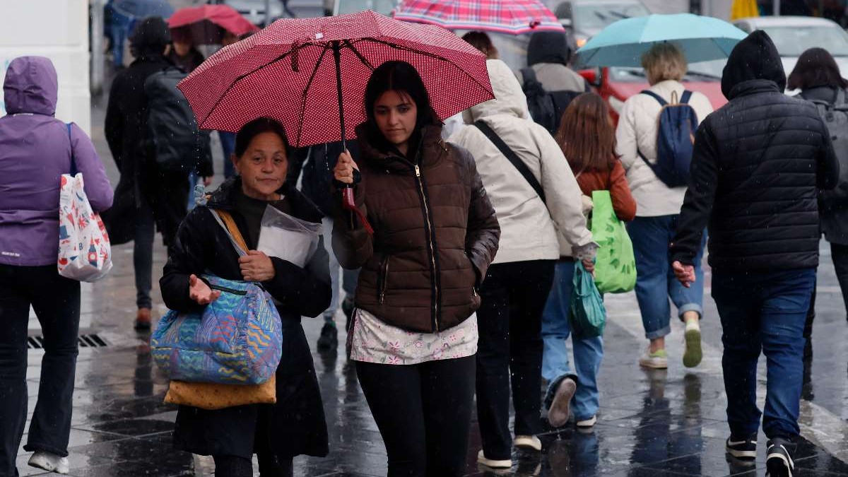 Hasta 25 milímetros: Meteorología emite aviso por lluvias 'en corto período de tiempo' para zonas de una región del país