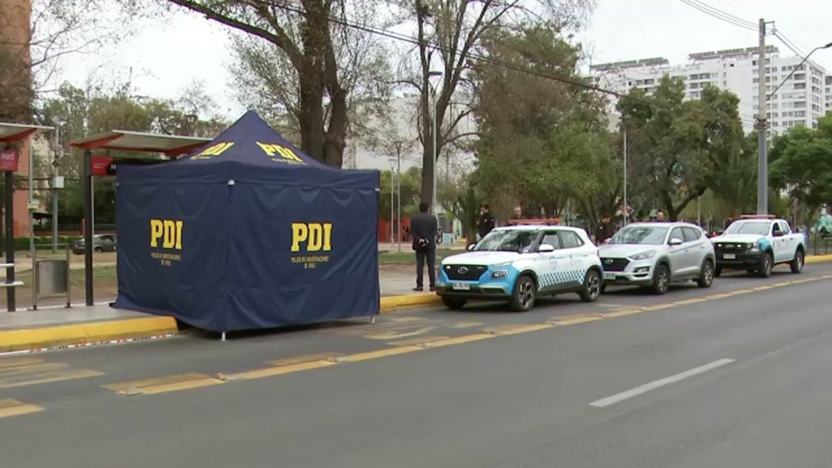 Encuentran a persona fallecida en un paradero de San Miguel