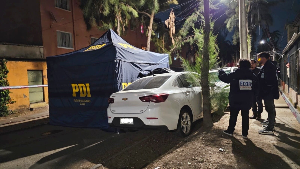 Hombre muere baleado en su auto en Independencia: Desconocidos le dispararon y huyeron