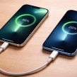 Si tu iPhone se queda sin batería, puedes cargarlo con otro celular. Conoce qué modelos lo permiten, cómo hacerlo paso a paso y qué cable necesitas en simples y pocos pasos.
