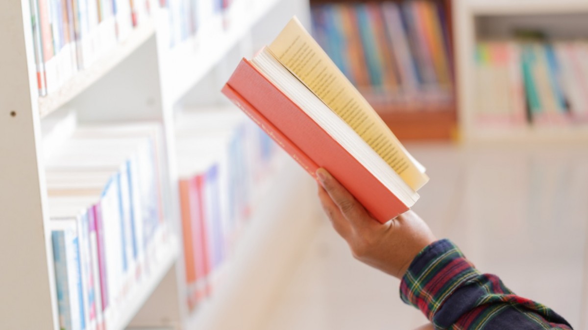 Abre nueva librería en Santiago Centro: Ofrece libros desde $3 mil hasta $3 millones