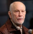 John Malkovich fue visto en Providencia y generó sorpresa. El actor llegó a Chile con una obra basada en Roberto Bolaño, aunque ya había visitado el país por un rodaje en Rapa Nui.