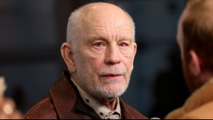 ¿Qué hace John Malkovich en Chile? Actor fue visto en café de Providencia y sorprende con visita